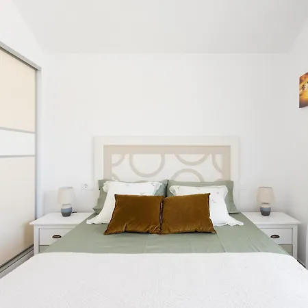 Two 250m From Americas Apartament