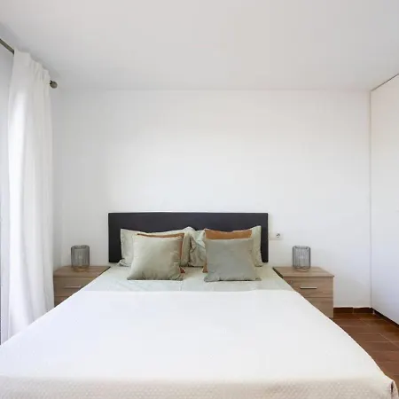 Apartment Two 250m From Americas