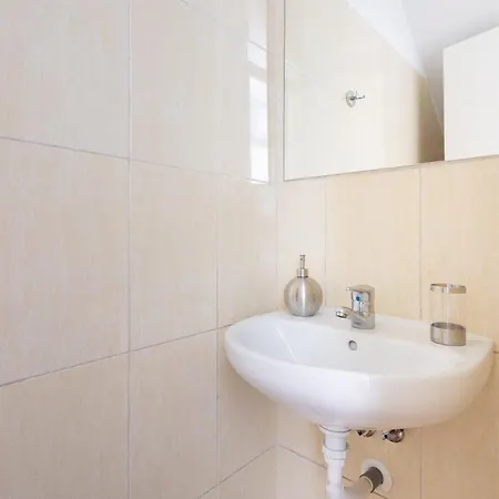 Апартаменты Two 250m From Americas