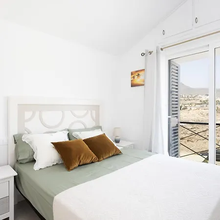 Two 250m From Americas Appartement