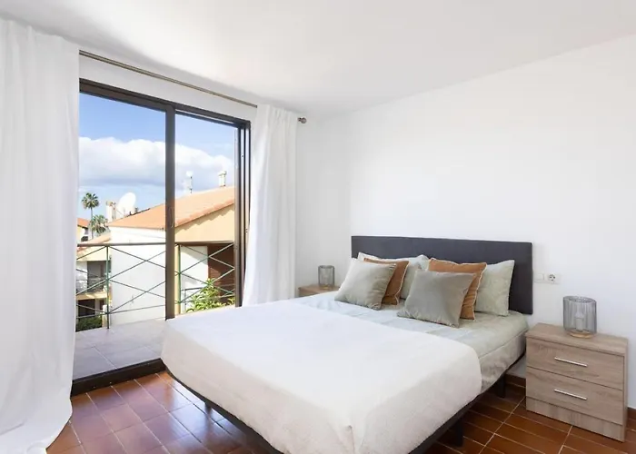 Apartment Two 250m From Americas