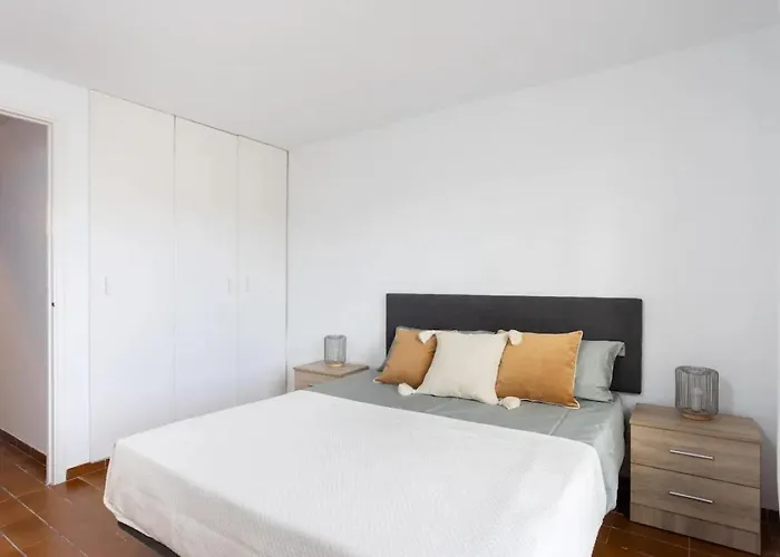 Two 250m From Americas Apartment *