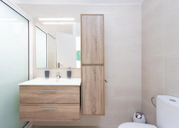 Two 250m From Americas Apartment